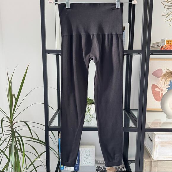 Spanx EcoCare Look at Me Now Very Black High Waisted Cropped Leggings Large - Picture 3 of 9